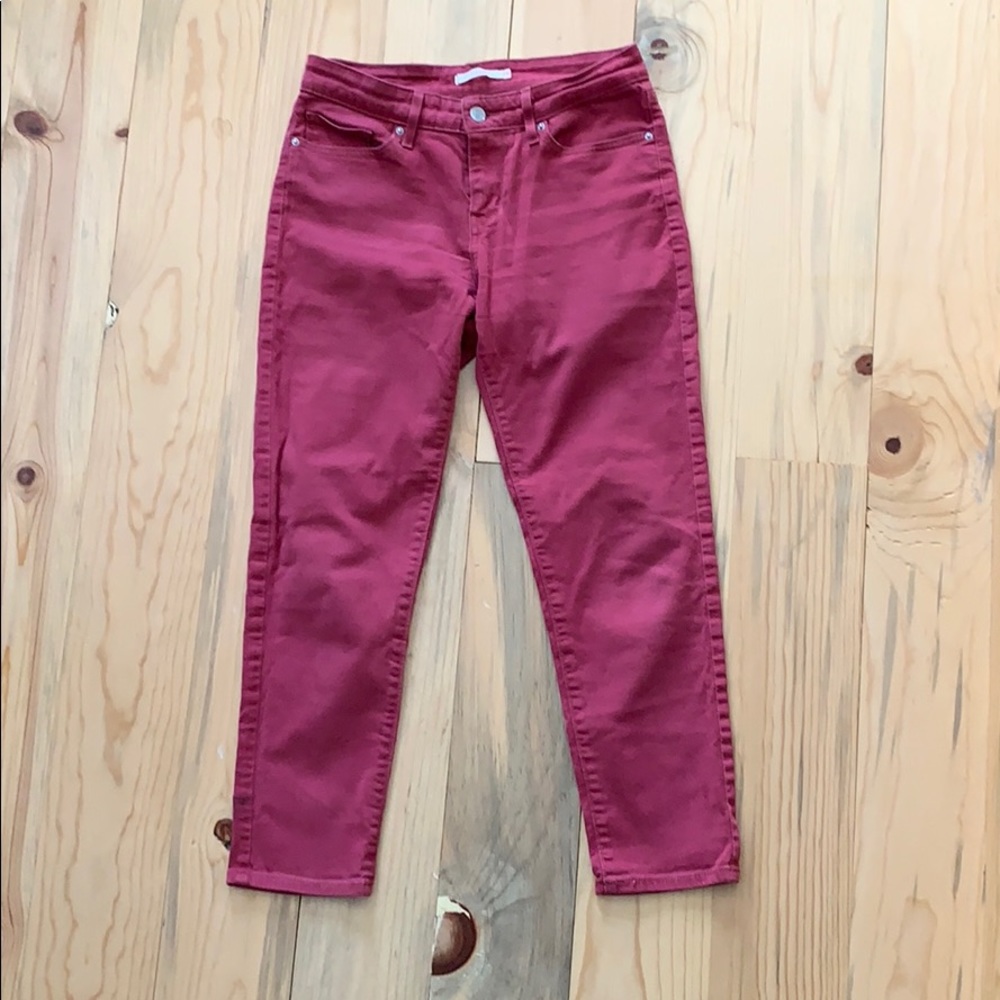 Levi’s 712 Slim crop Jean in red